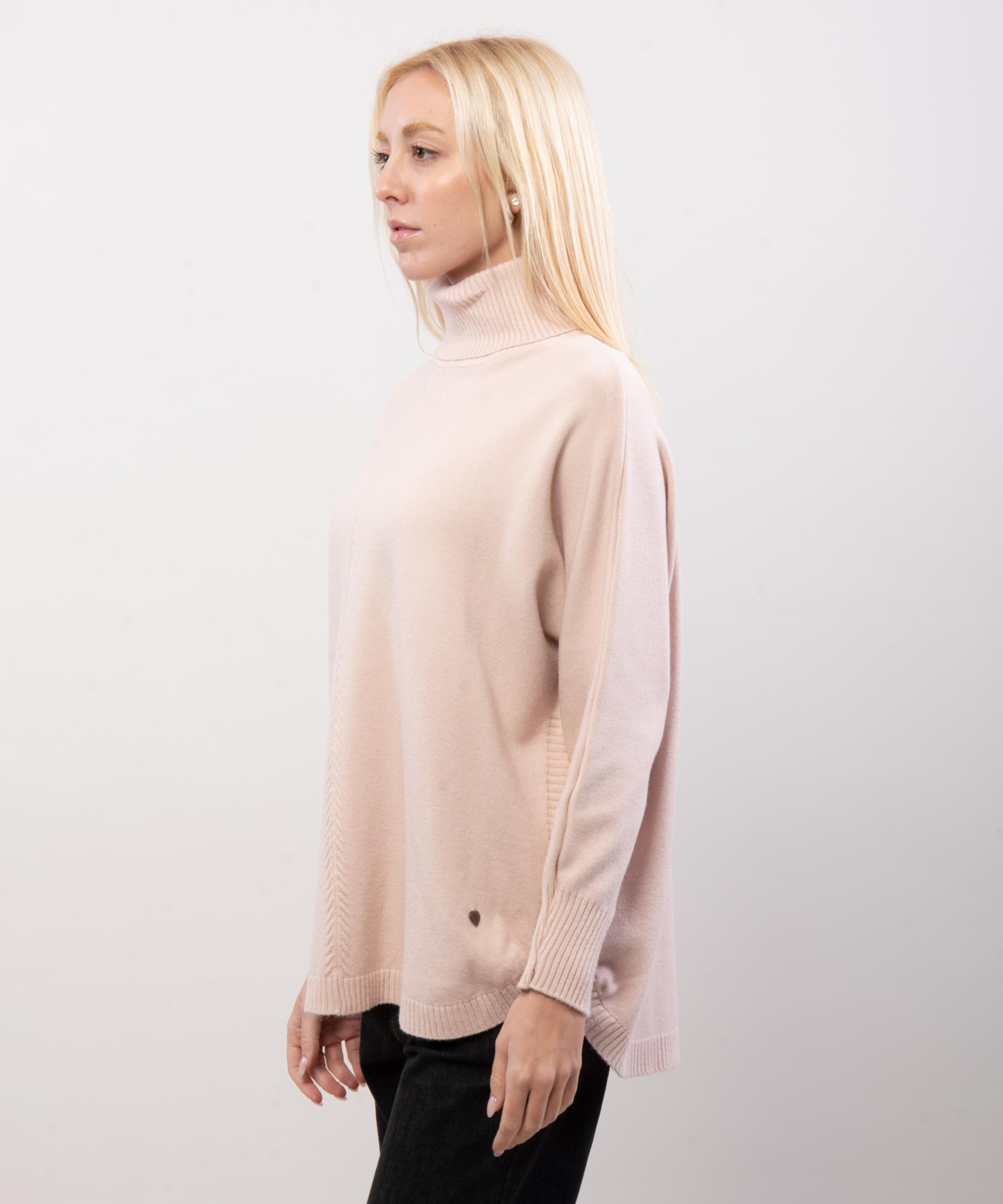 Maglione dolcevita bottoni laterali