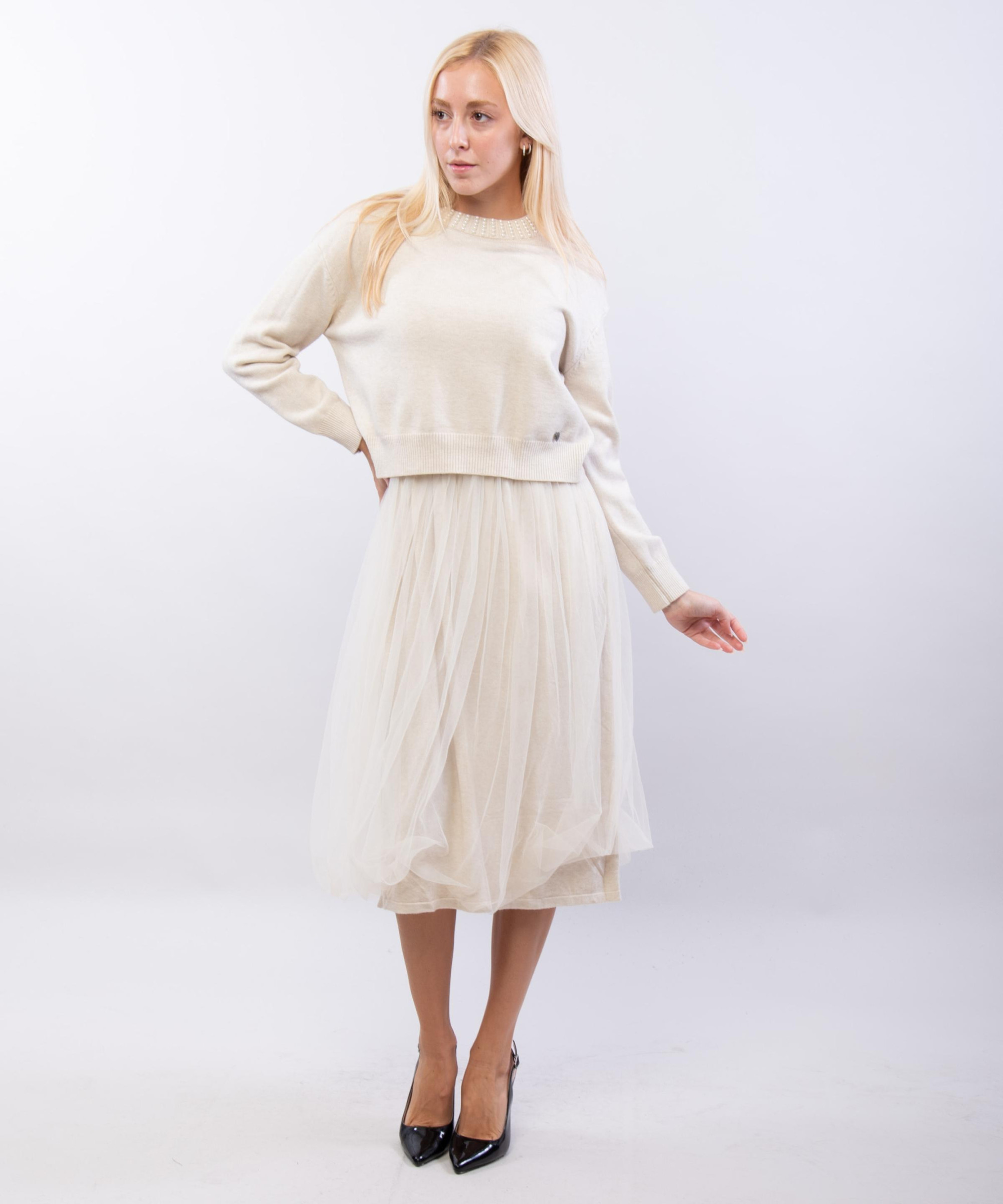 abito in maglia e tulle