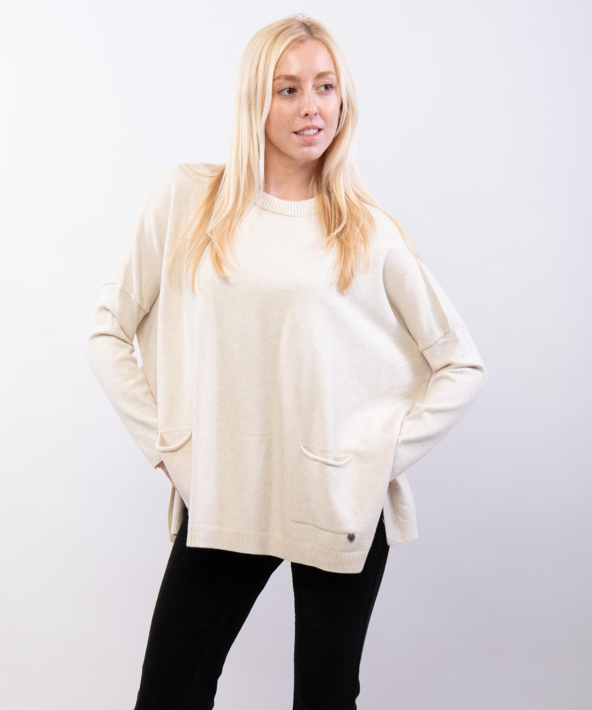 Maglia con tasche davanti e bottoni ai lati