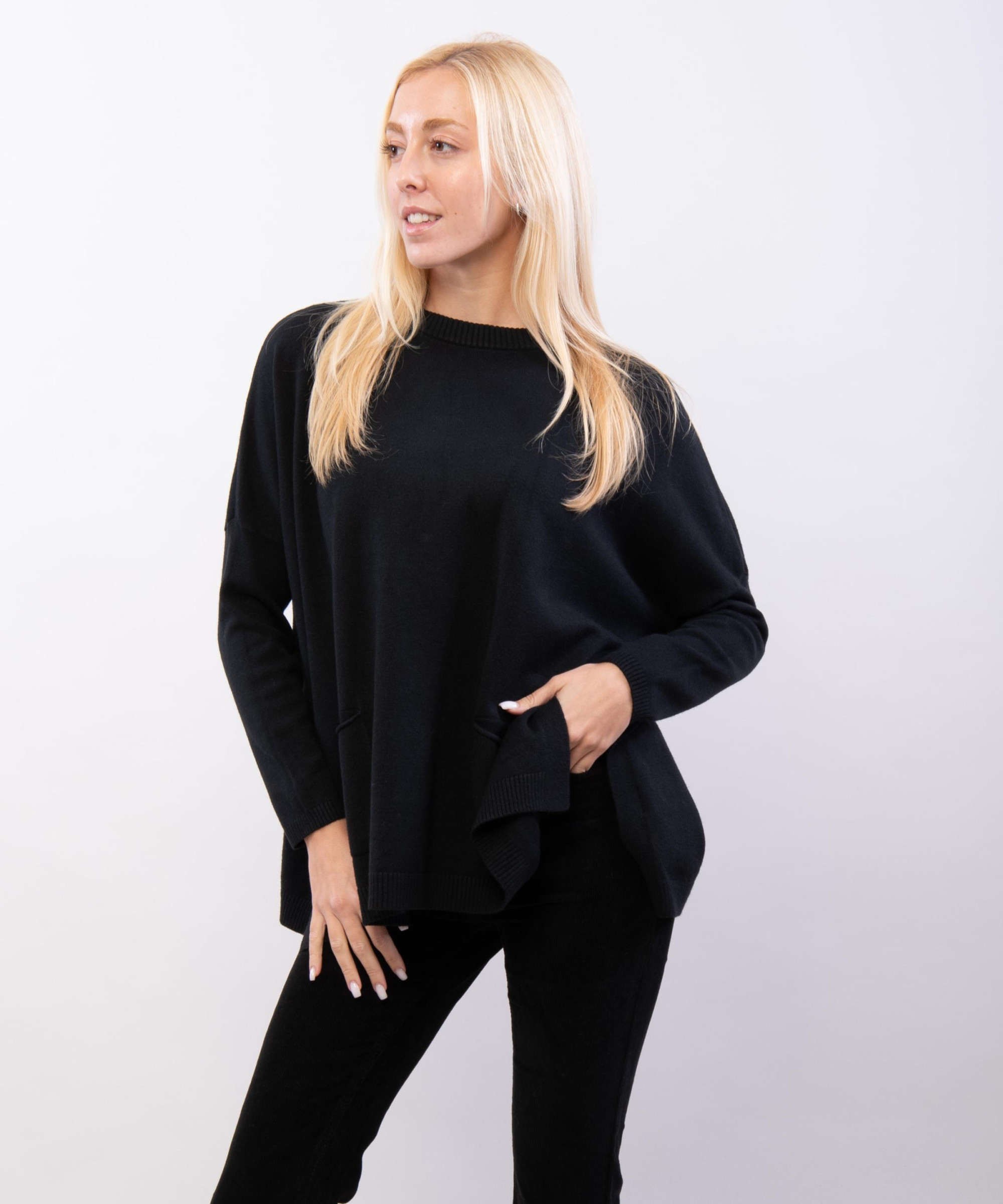 Maglia con tasche davanti e bottoni ai lati