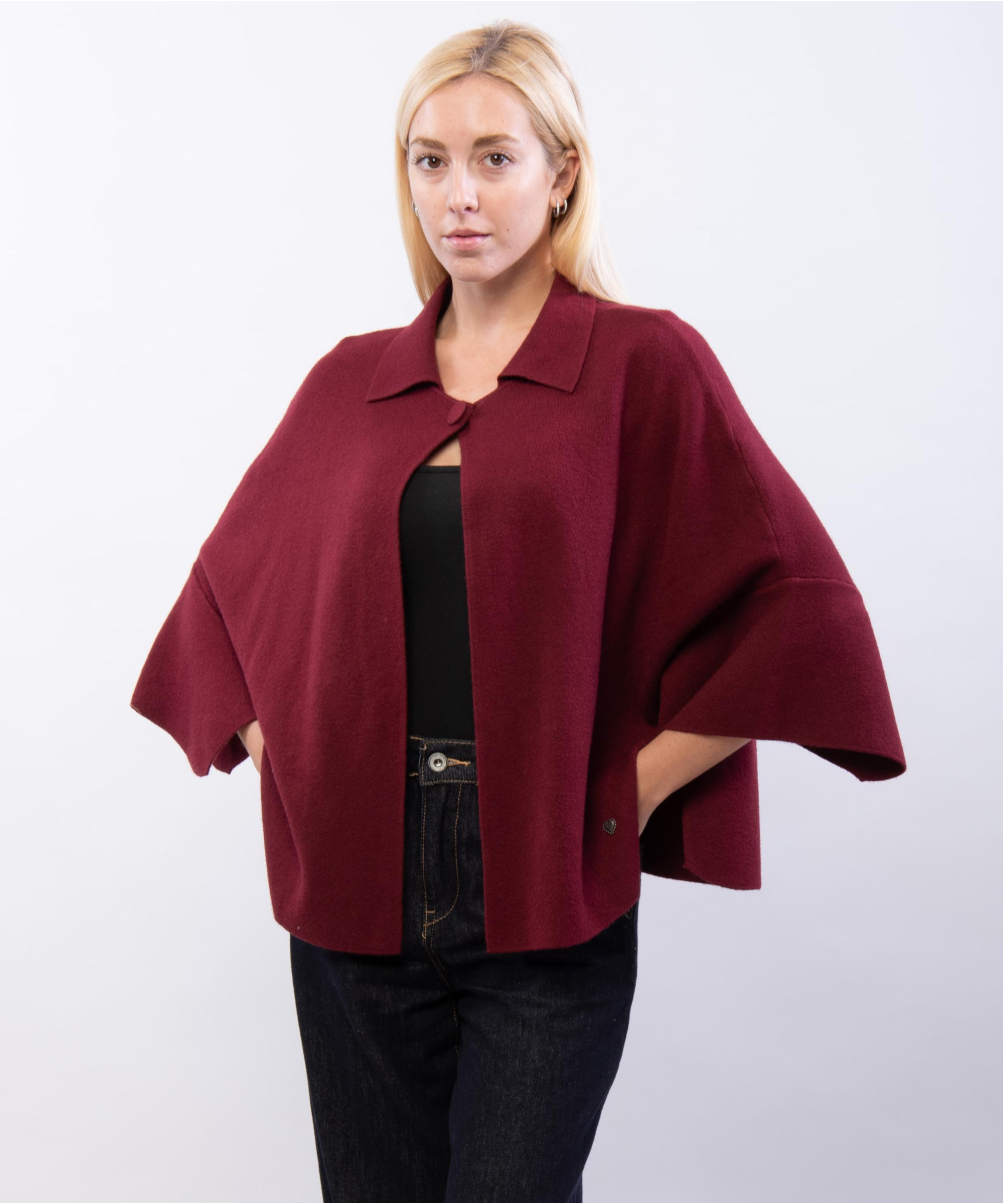 poncho in maglia con colletto