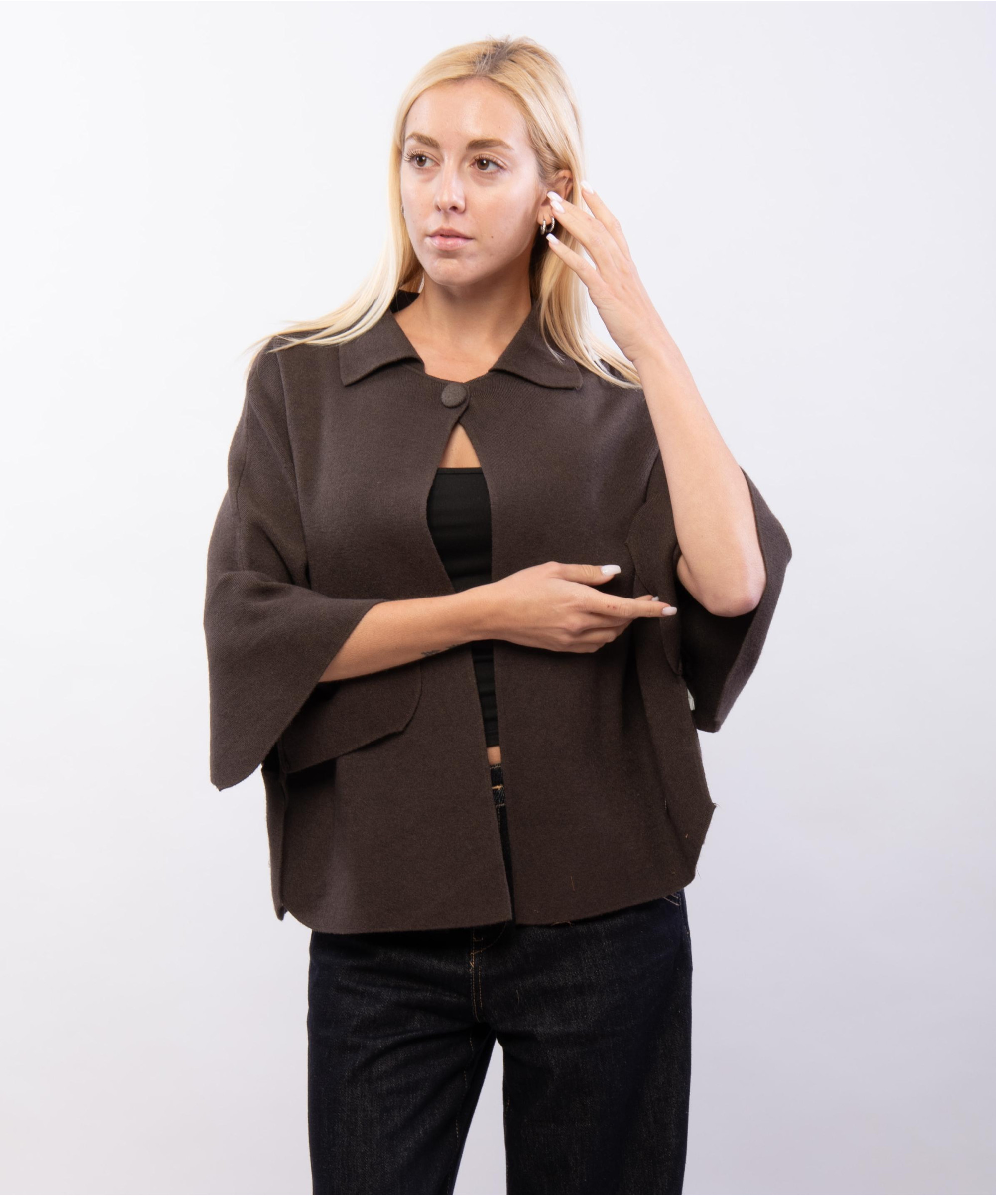 poncho in maglia con colletto