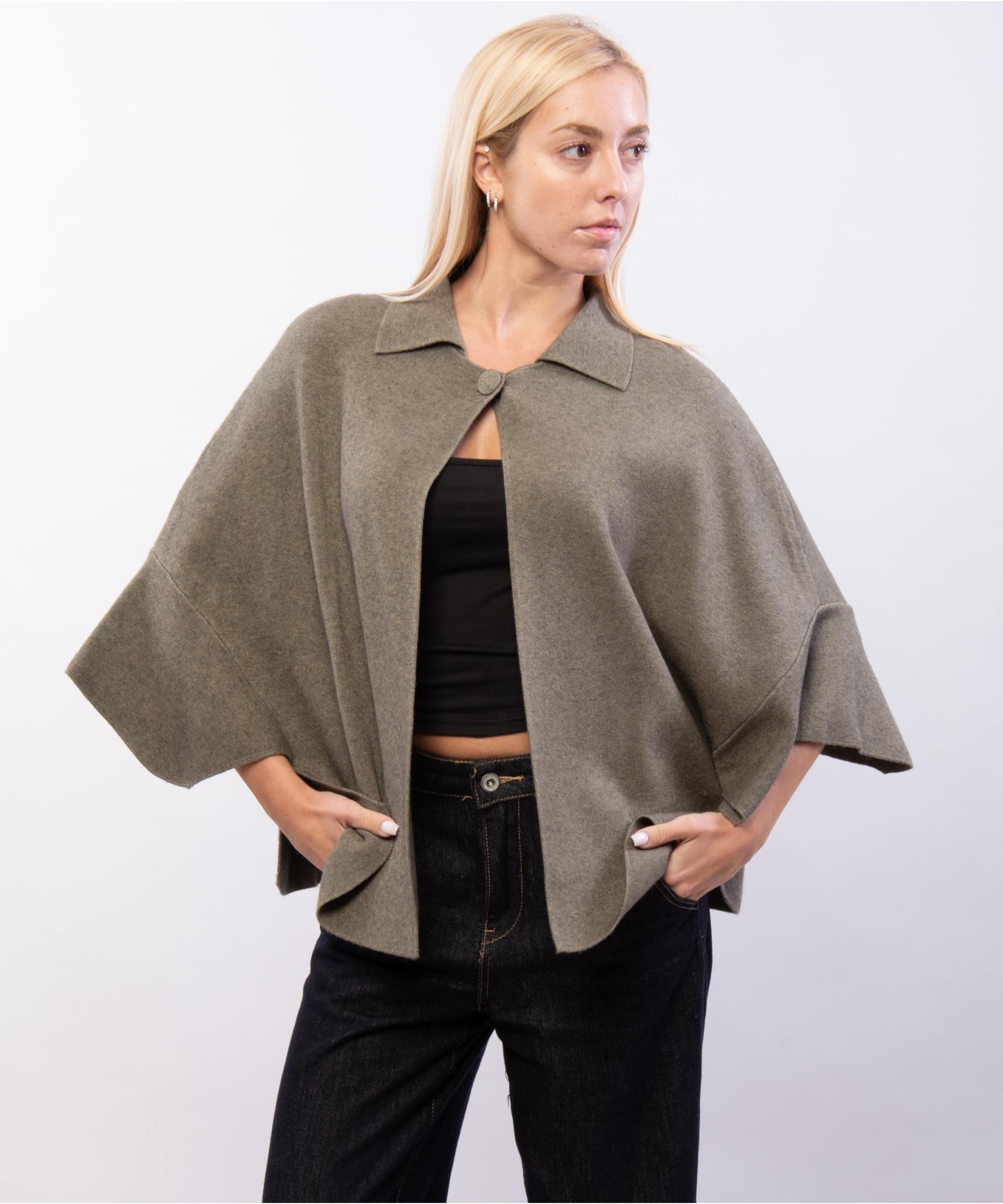 poncho in maglia con colletto