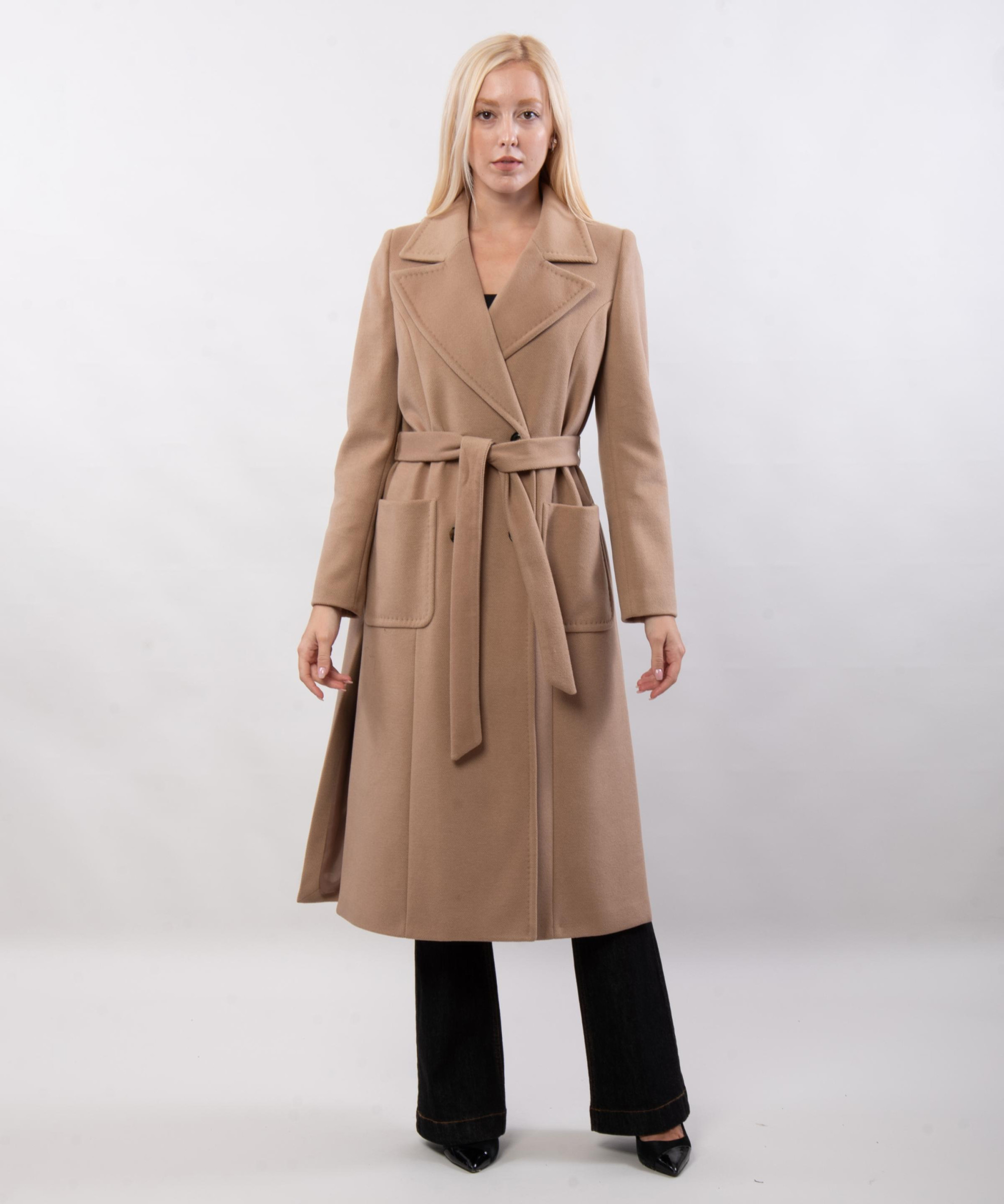 Cappotto con cintura e spacco laterale doppio petto