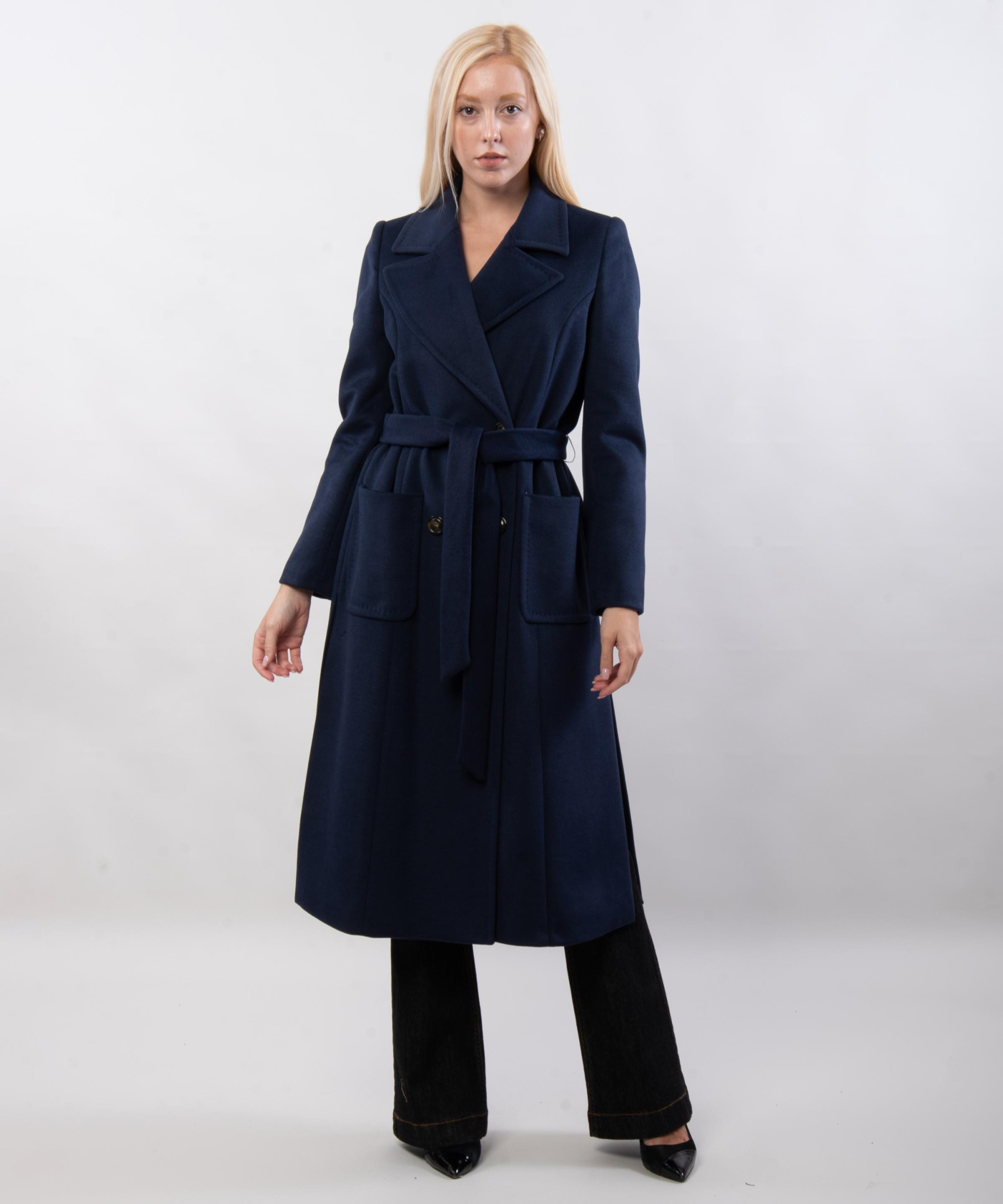 Cappotto con cintura e spacco laterale doppio petto