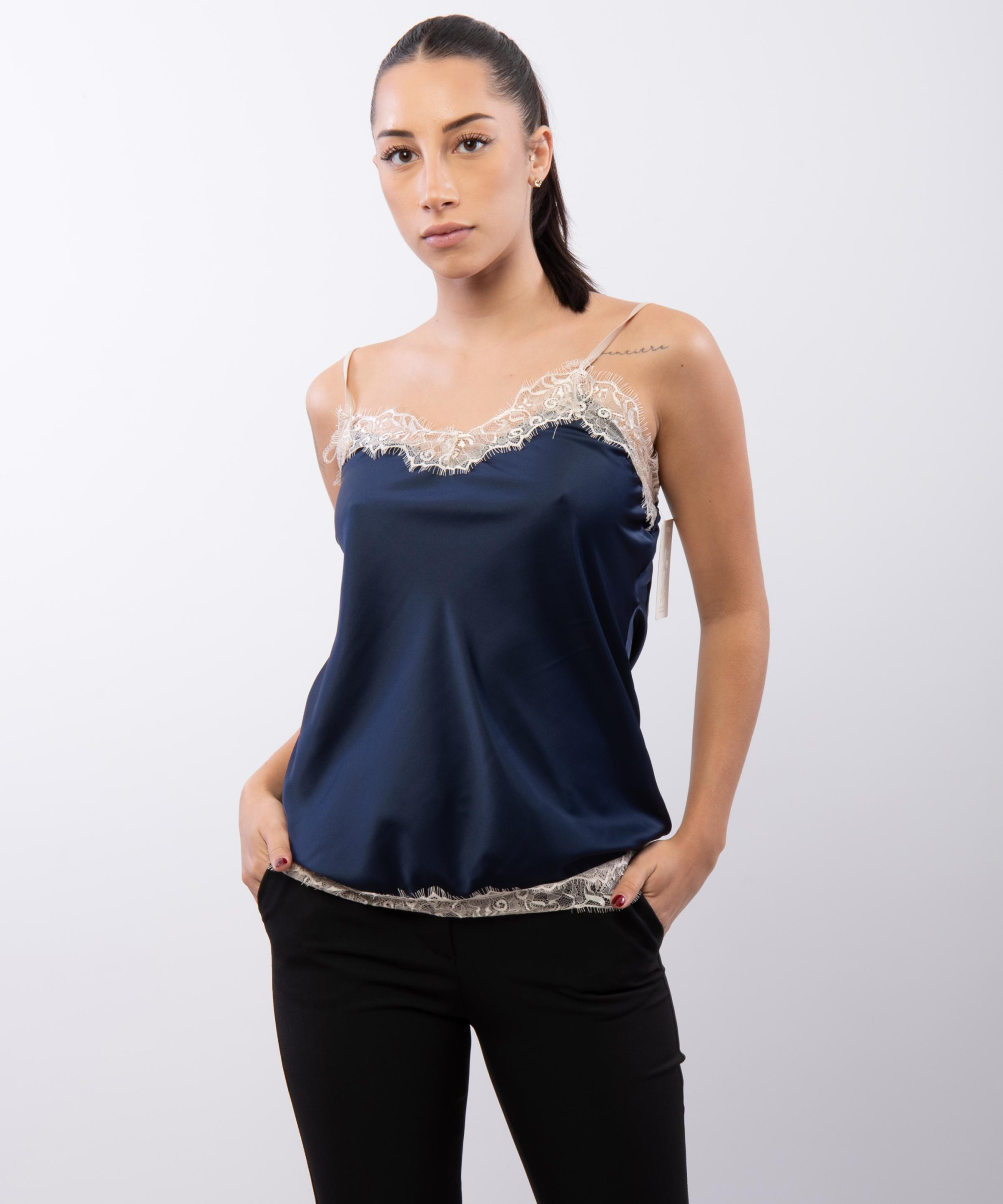 Top Scollo V Pizzo 95% poliestere 5%elastico