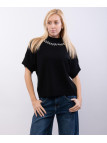 Maglia maniche corte con dettaglio brillanti al collo