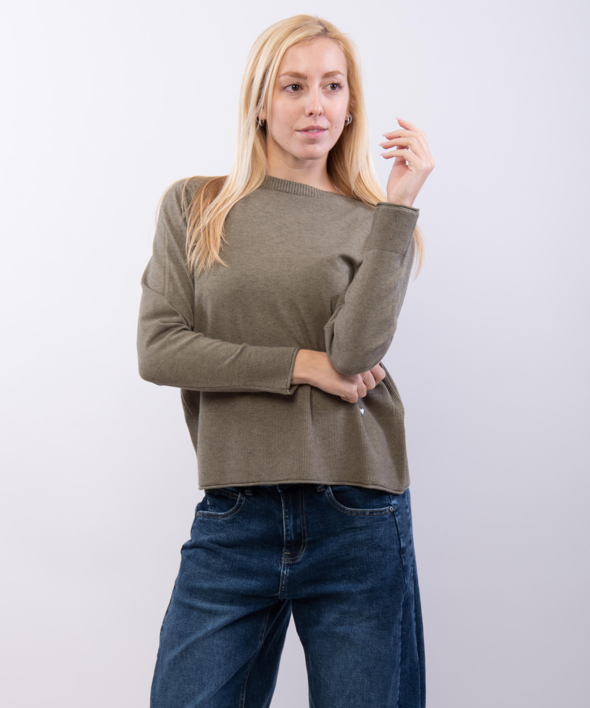 Maglia semplice con dettaglio coste ai lati