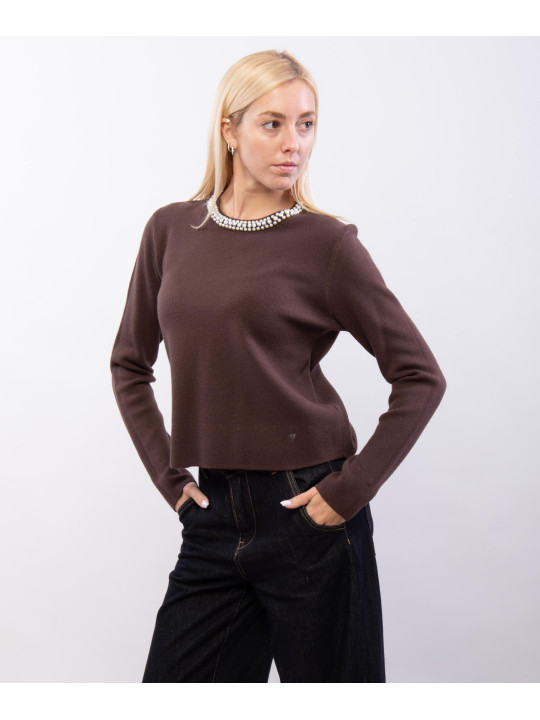 Maglieria con accessorio al collo