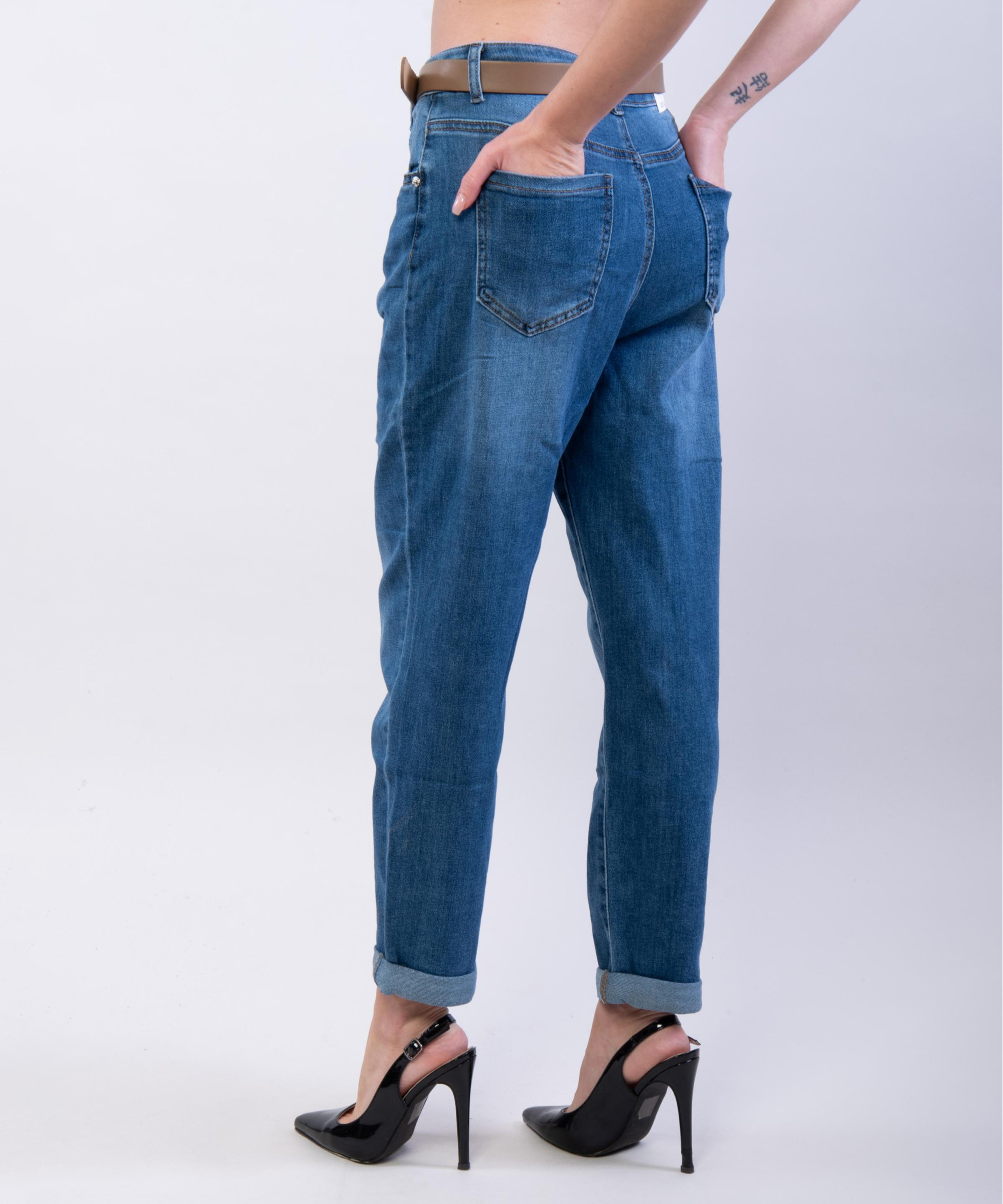 Jeans Mom Fit con cintura