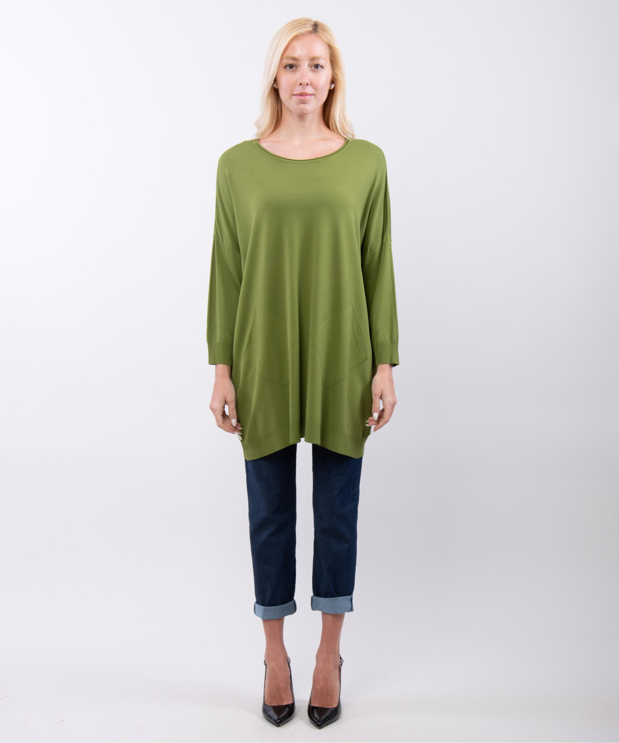 Maglia con tasche e bottoni laterali