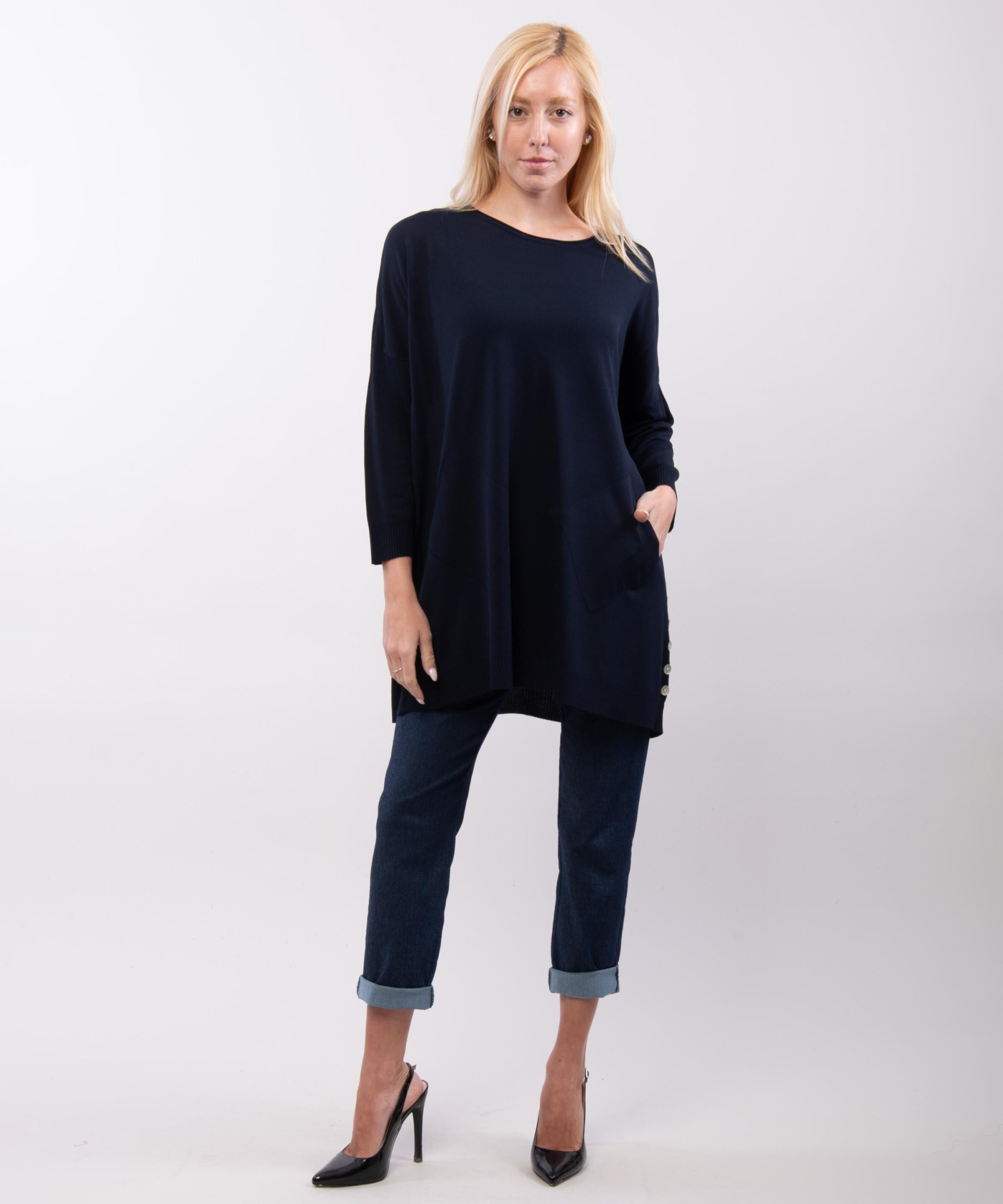 Maglia con tasche e bottoni laterali