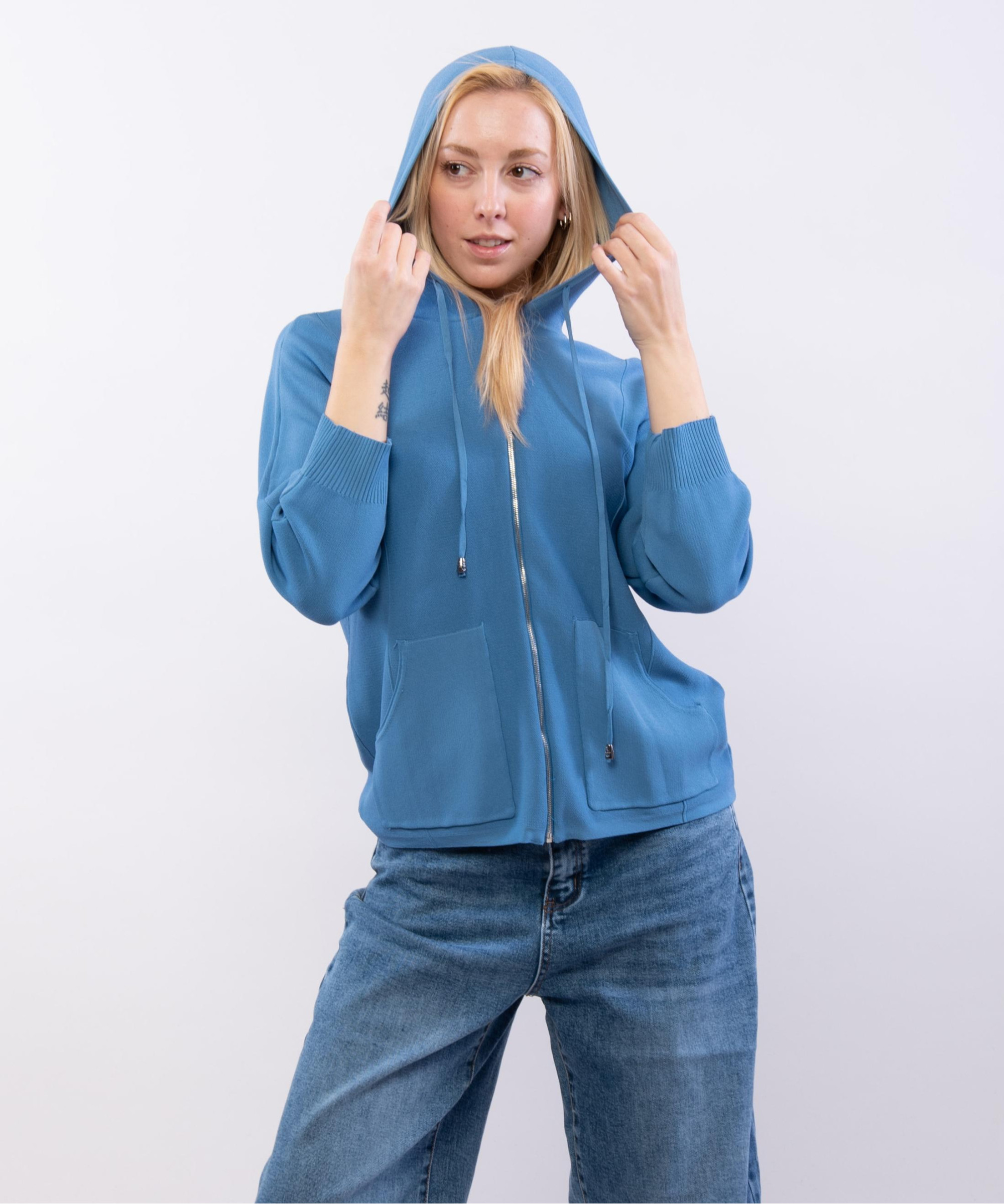 Maglia con zip e cappuccio