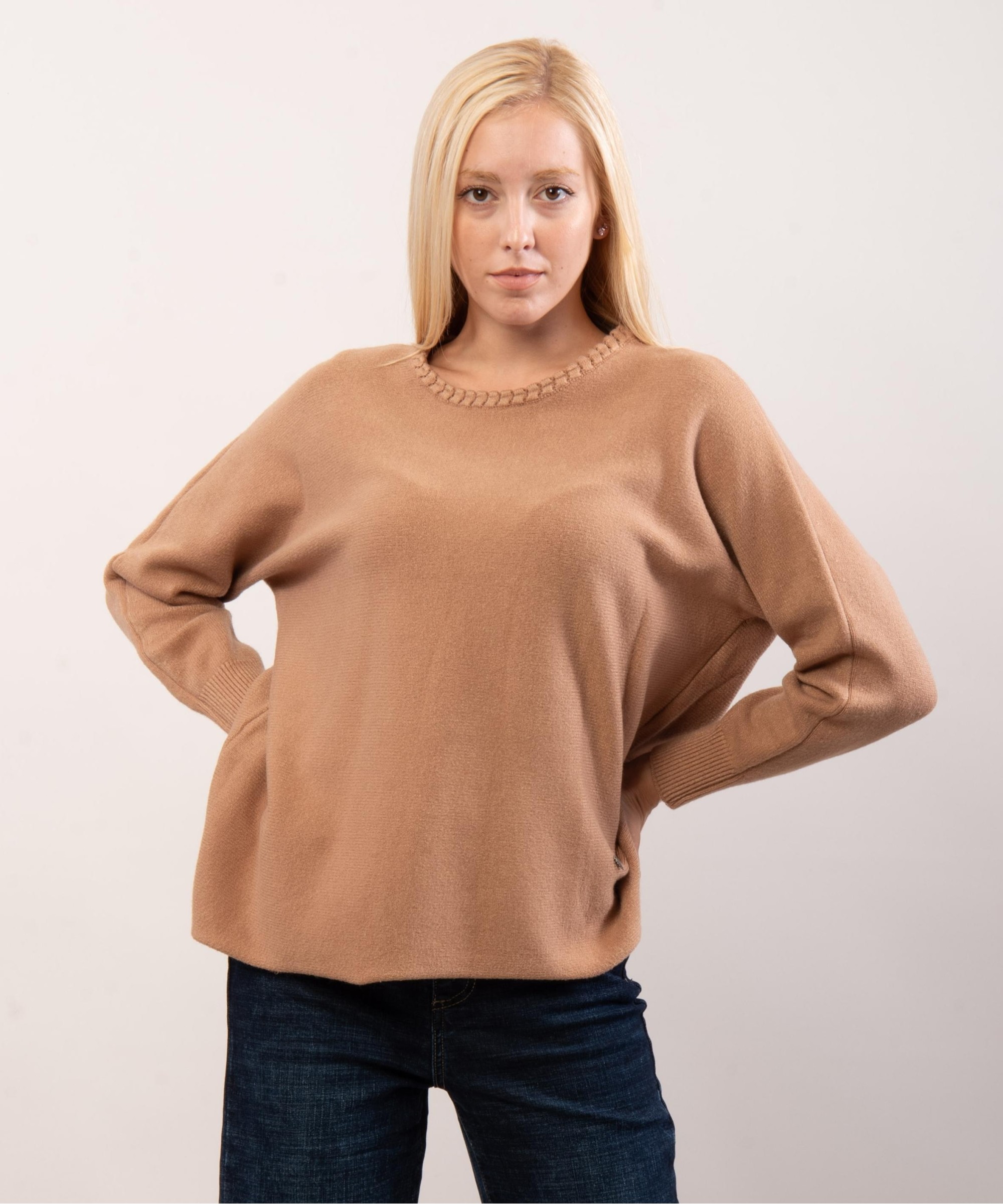 maglione con dettagli trecce