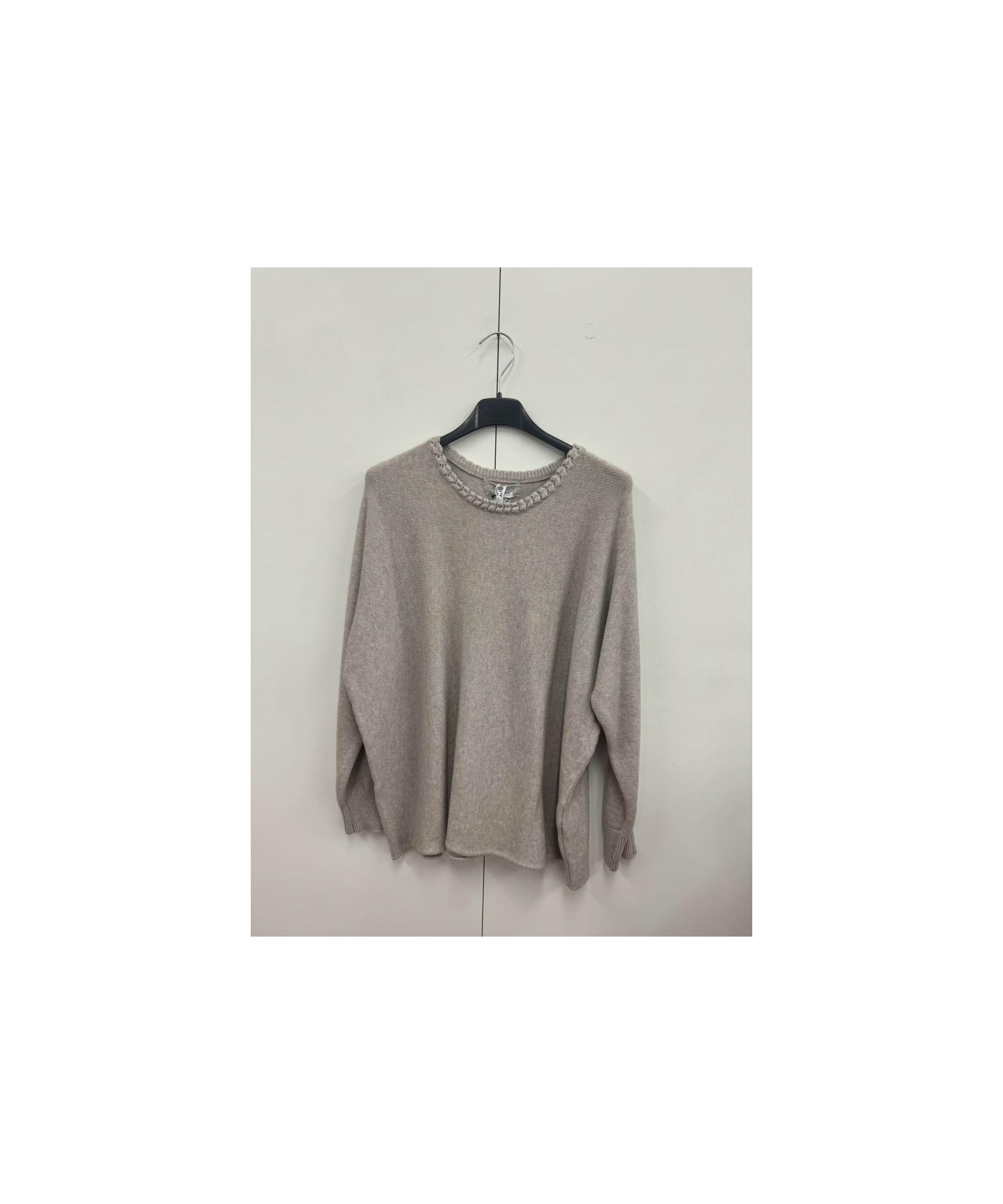 maglione con dettagli trecce