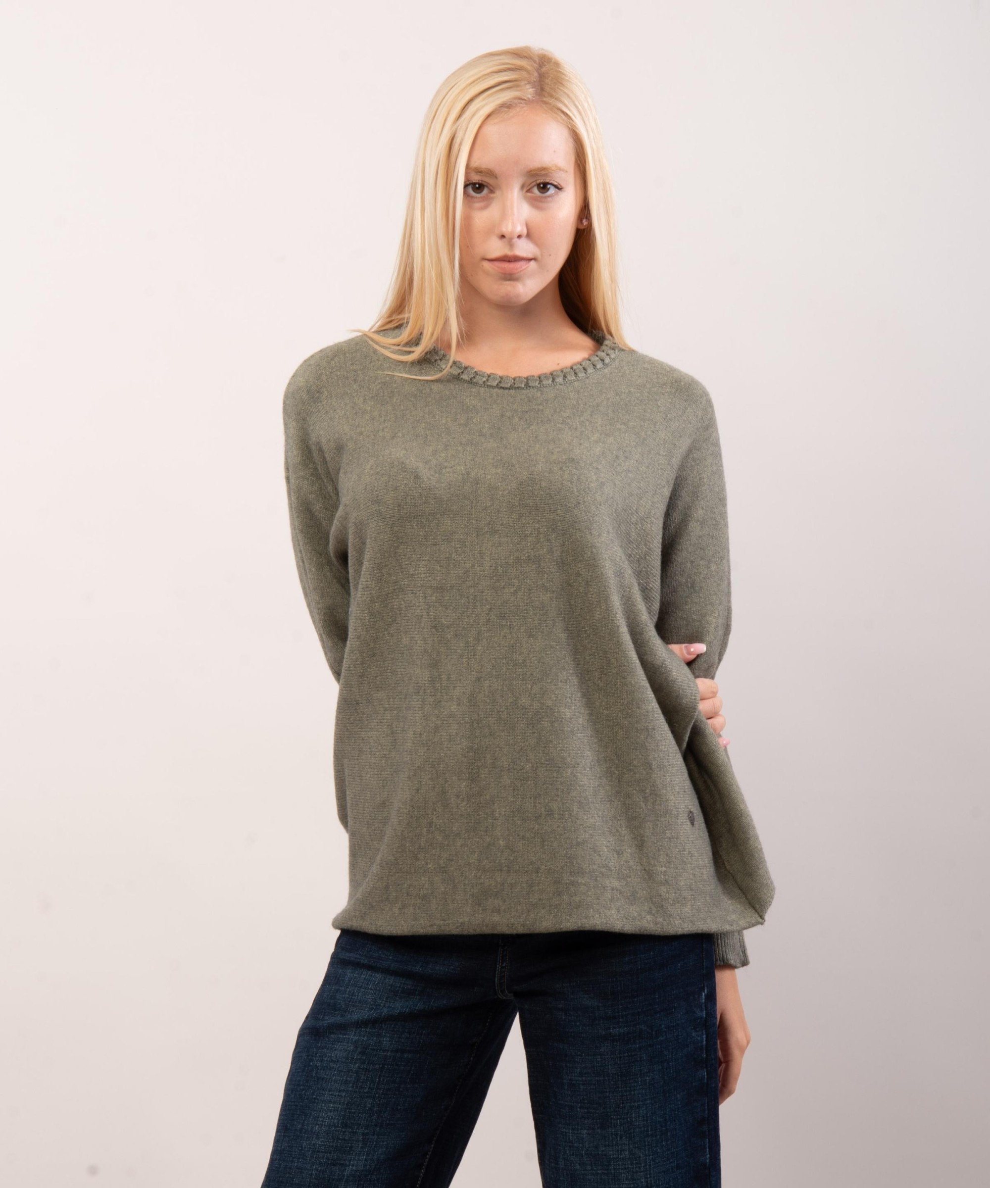 maglione con dettagli trecce