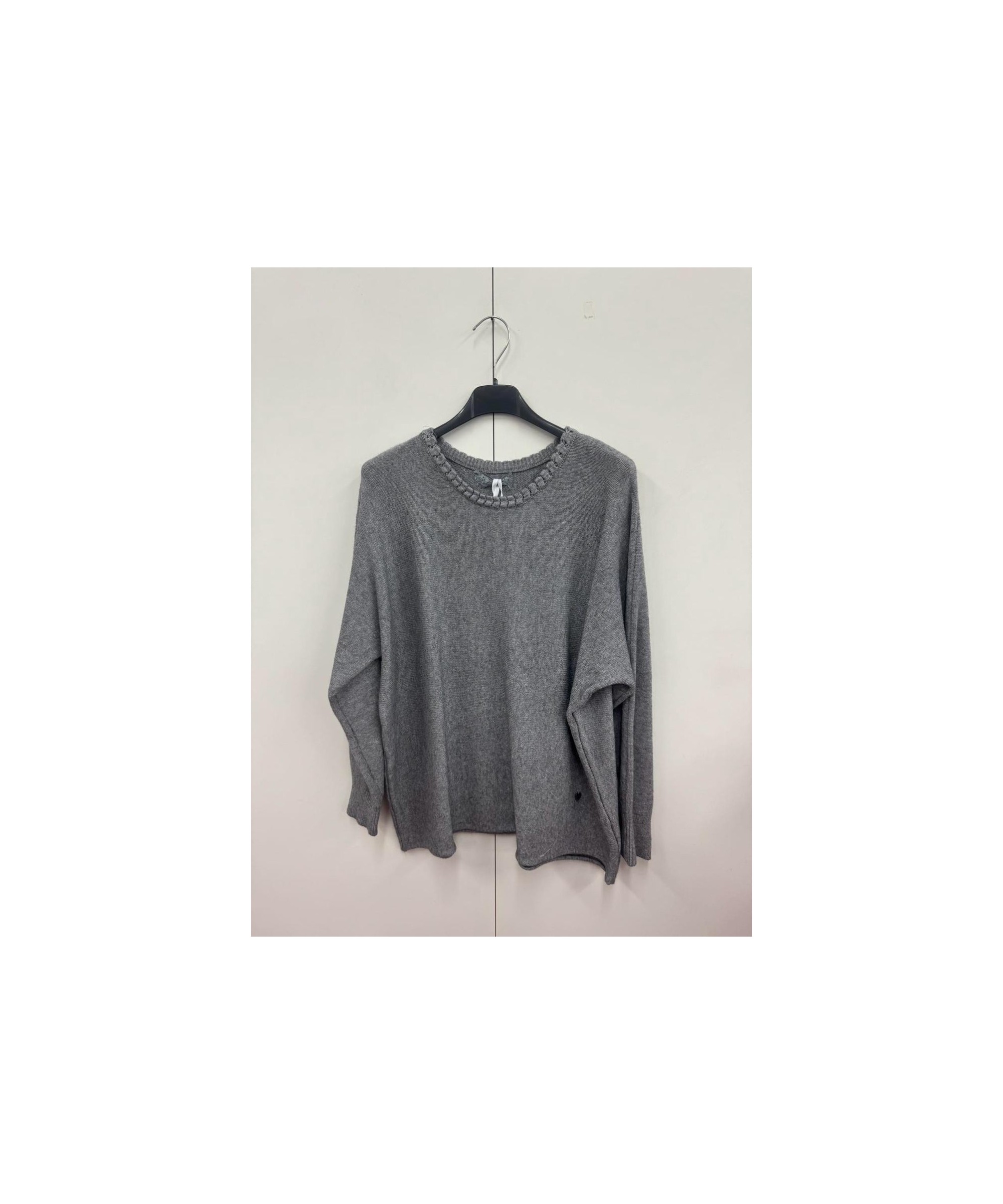 maglione con dettagli trecce