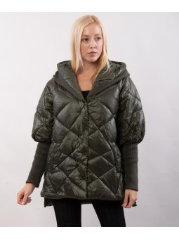 Giubbotto con dettaglio in costina su cappuccio e manica