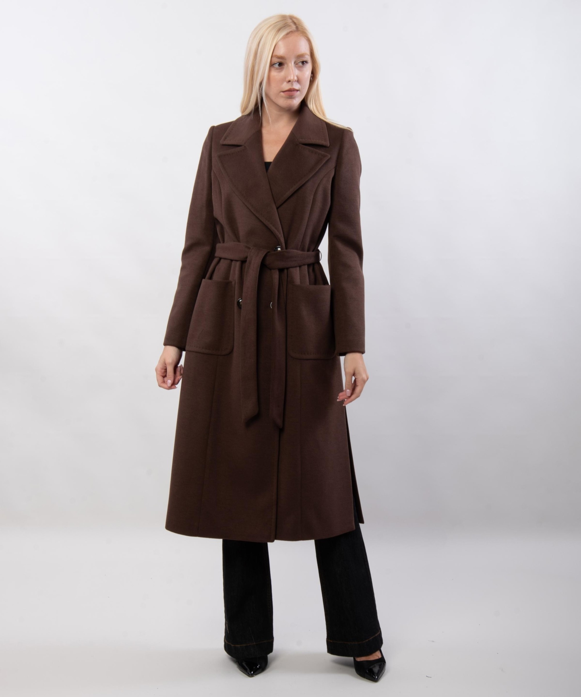 Cappotto con cintura e spacco laterale doppio petto
