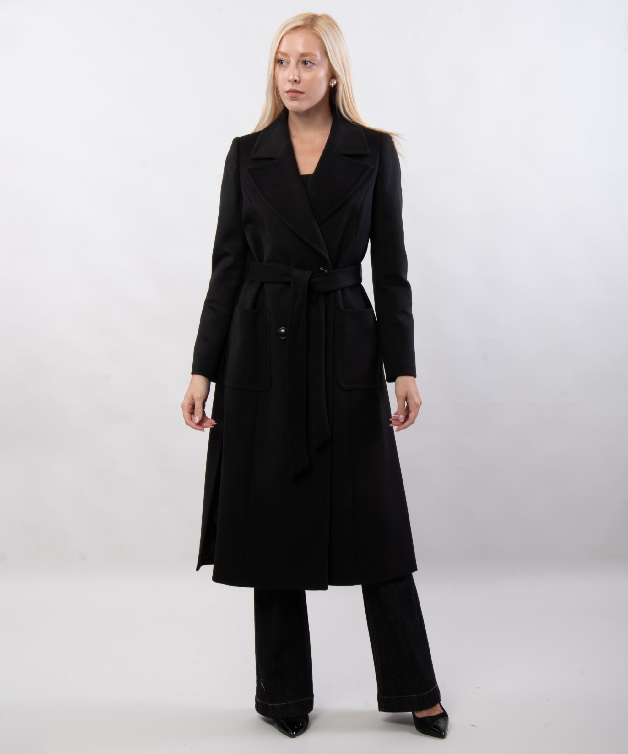Cappotto con cintura e spacco laterale doppio petto